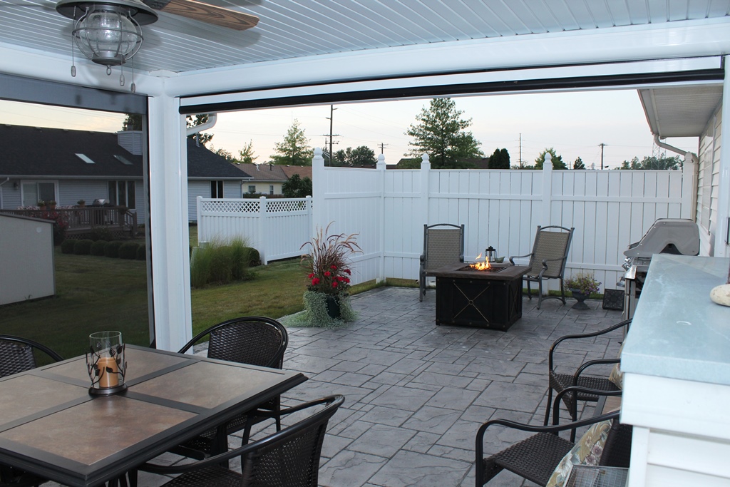 Retractable patio Screen