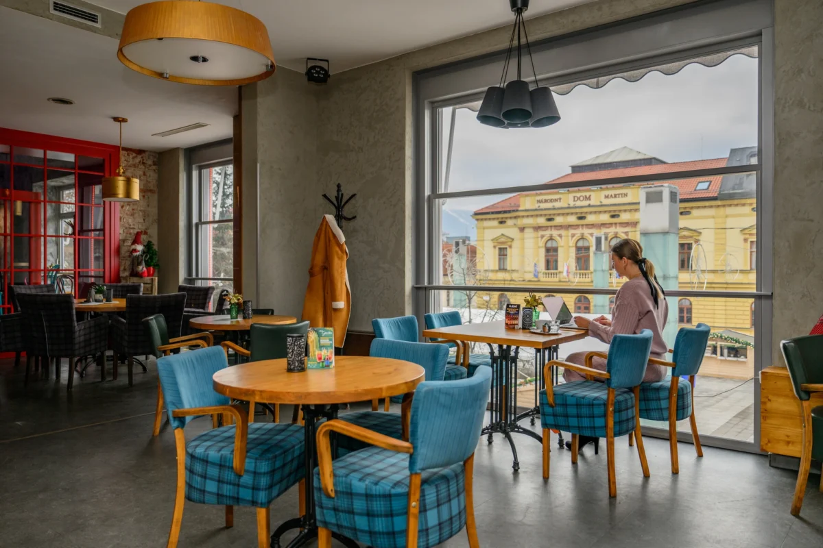 retractable glass café window