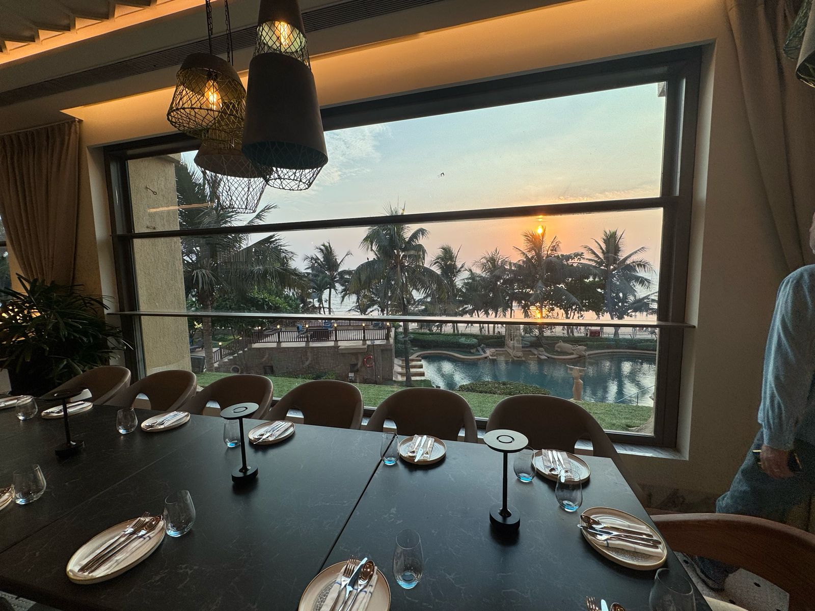 Featured image for “Vertical Retracting Windows Transform Mezzo Restaurant”